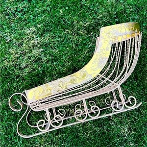 Golden Christmas Sleigh 🛷